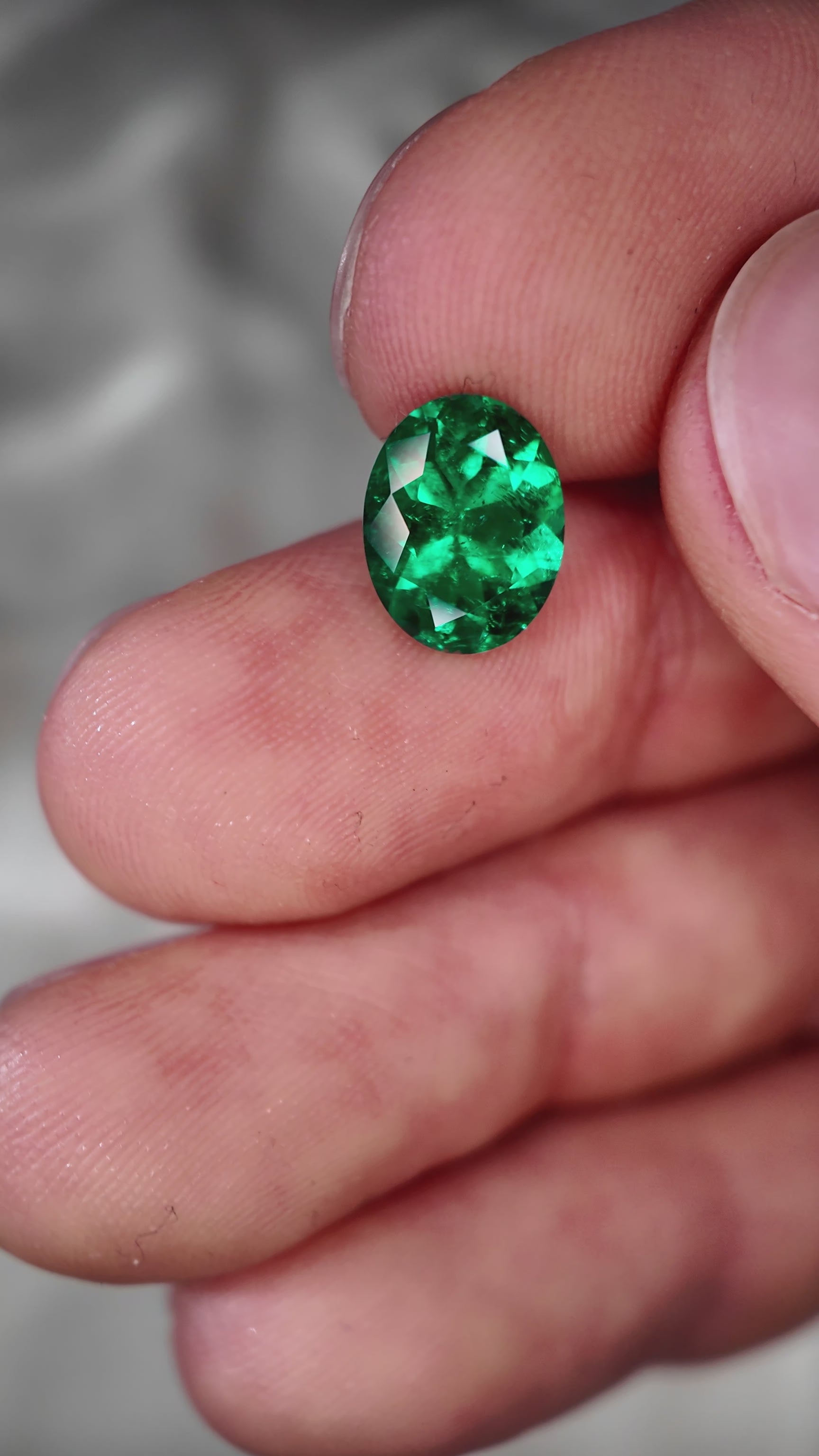 2.08ct OLD MINE MUZO emerald minor oil 9.89 * 7.87 * 5.13 mm GRS